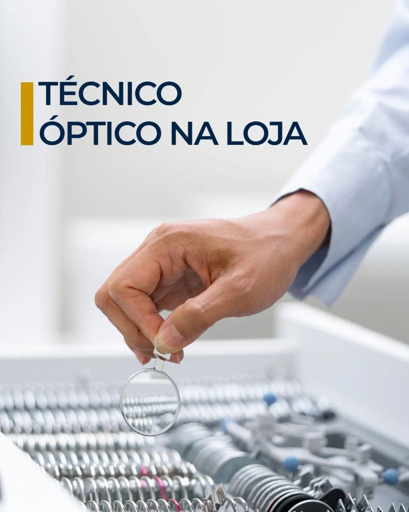 Técnico óptico montando lentes na loja